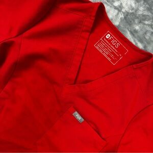 Figs Catarina One Pocket Scrub Top Womens Size XS Winning Red V-Neck W22SW1014